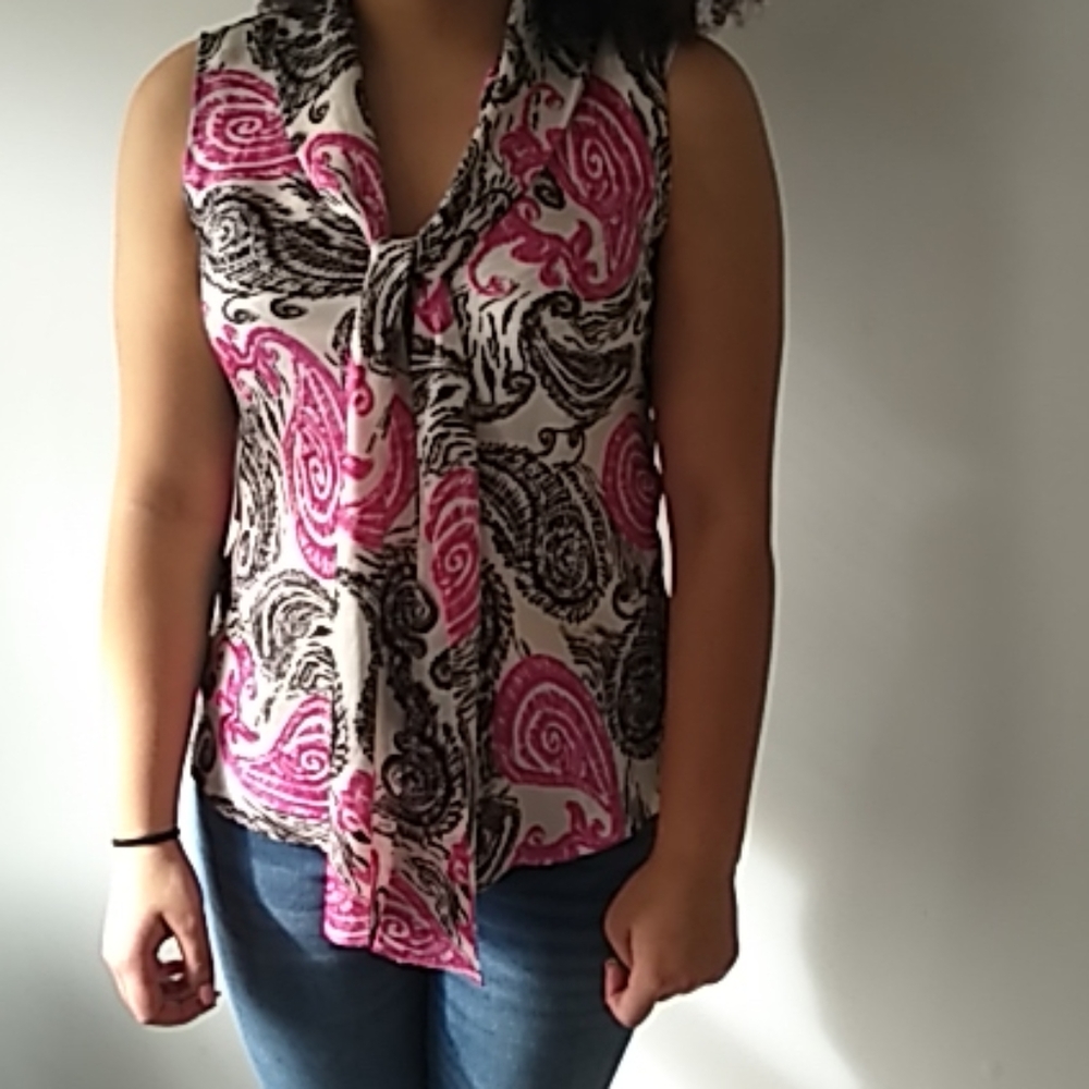 Nine West sheer Paisley sleeveless blouse size med